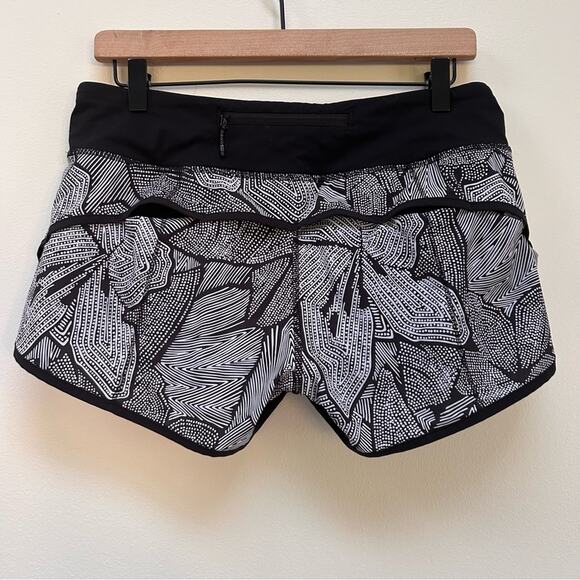 Lululemon Speed Short Dottie Tribe White Black / Black Running Jogging size 6 - Picture 5 of 11